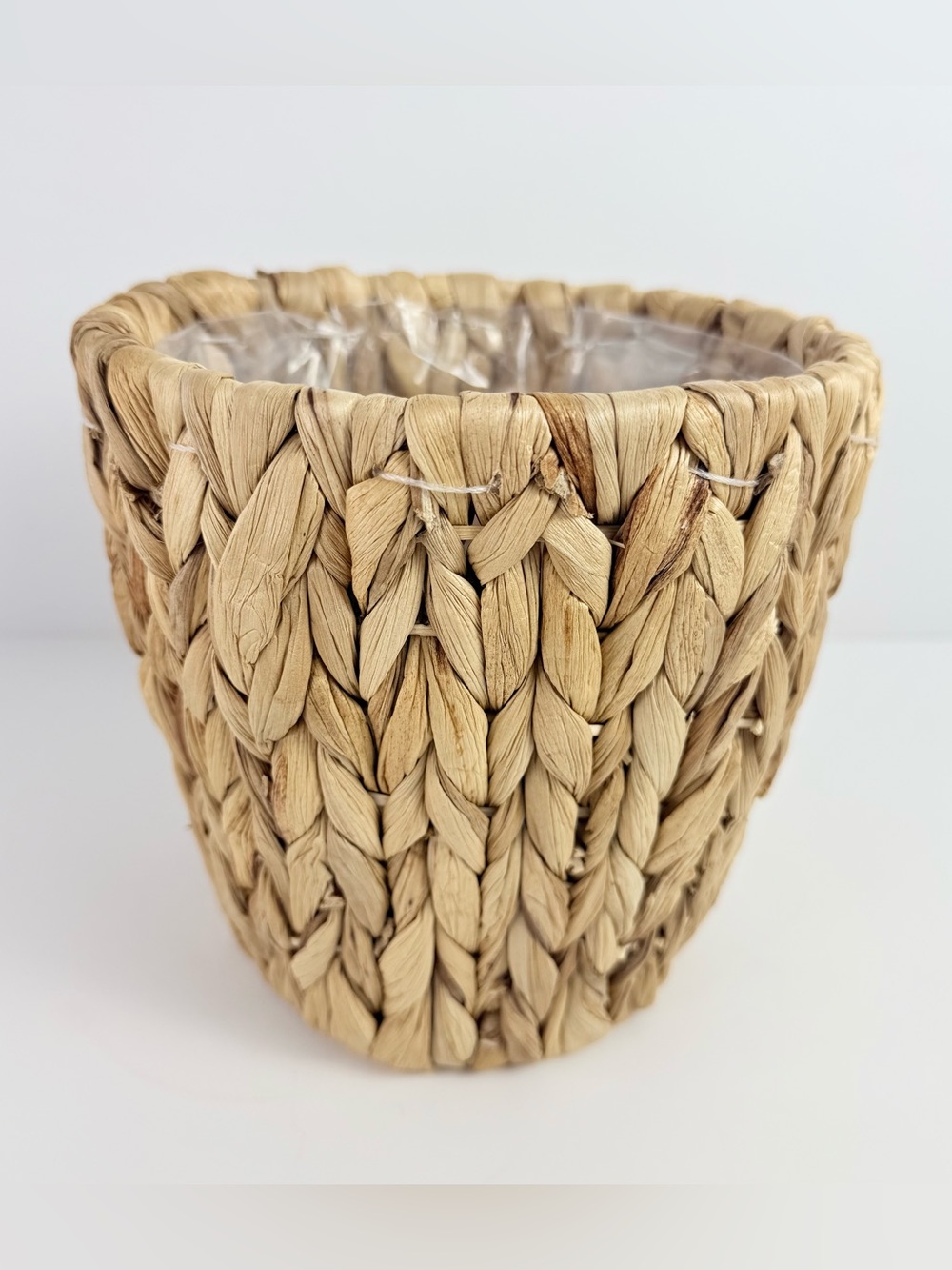 Trader Joe’s Water Hyacinth Woven Planter Pot  Basket 7” Plastic Liner
